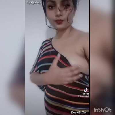 Hot cute girls showing her Boobs and pussy (link in comment)