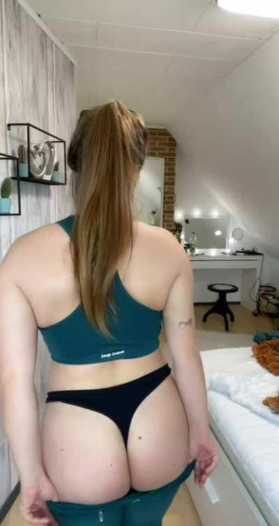 I’m breaking in my new workout outfit today. Can I work yours too?