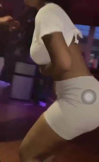 Big Booty Twerk 1/2