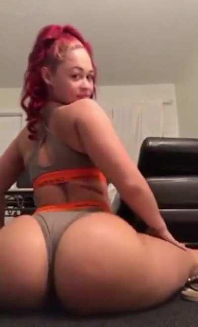 Okayyyy I see you babe I’d fuckkk the brains outtta her