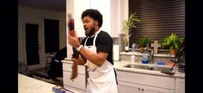 Tonio when someone comes into the kitchen without washing their hands: