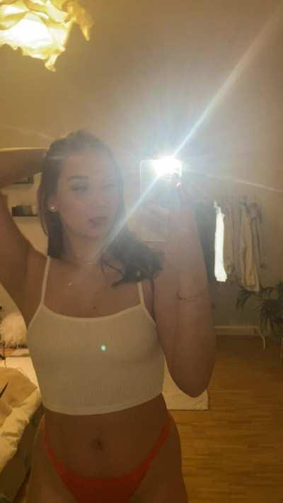 I want to fuck one lucky Redditor. Who wants to be the one? 😇