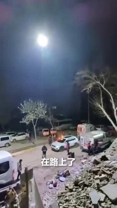 Chinese drones equipped with lighting and power through cable technology from Turkey currently provide lighting for an area of ~8000㎡ at night in the earthquake zones, allowing the extension of the rescue schedules