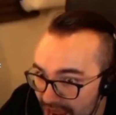 Dalas viendo el trailer de GTA VI