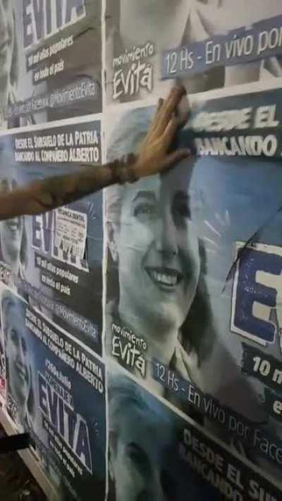 Estaba caminando con un amigo y la miseria nos sigue a todos lados