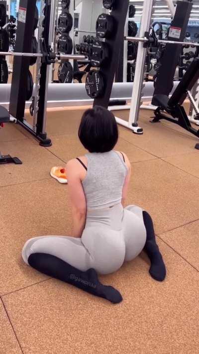 Imagine her booty cheeks flex on your lap