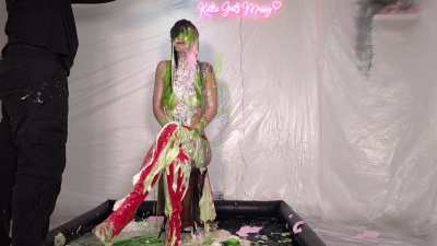 Katie fucks her ass after gunge and pie punishment! Out now on UMD and OF 🫟