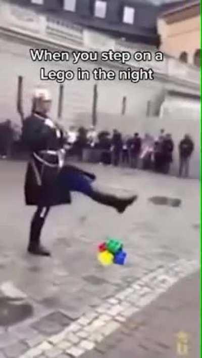 وفتی شبا پات رو لگو میره