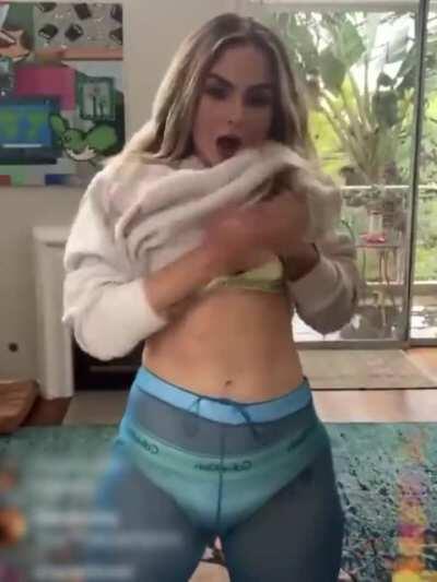 Insta tit slip