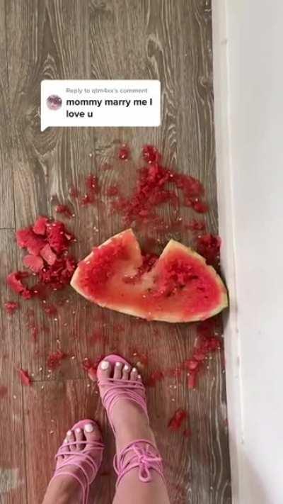 White toezzzzzzz (TikTok in comments)