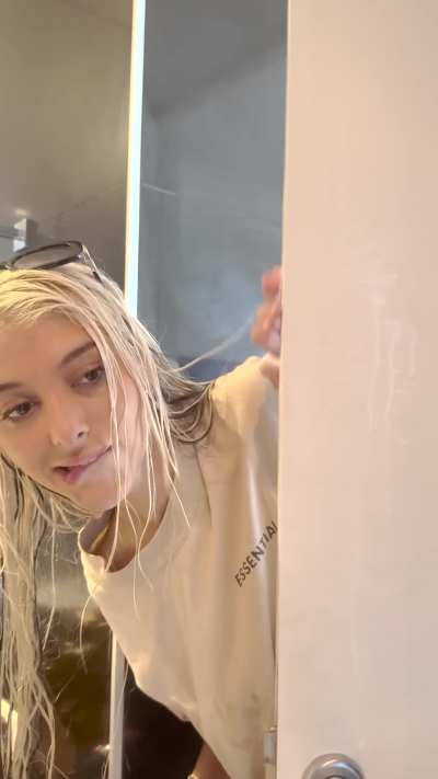 I couldn't resist and joined double blowjob