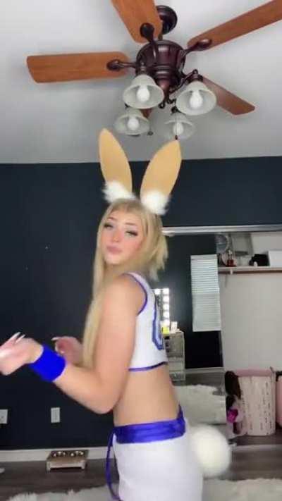 Looped the ass shaking for you boys.