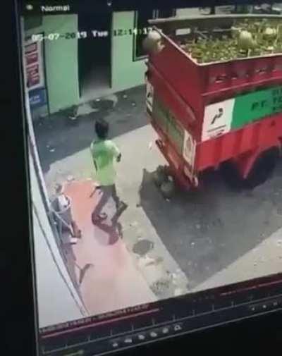 How Not To Load Truck Full Of Propane Tanks