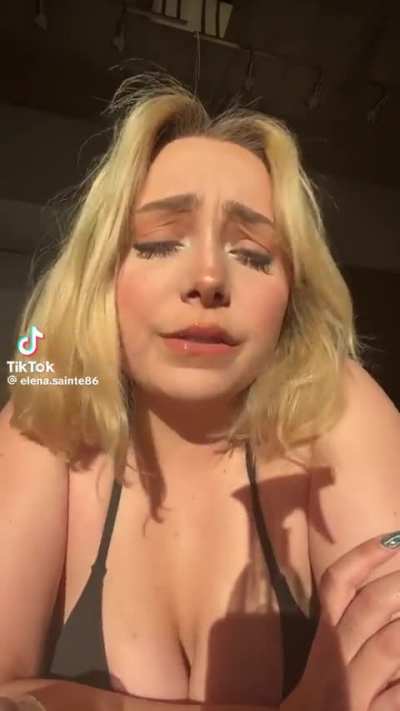 She's clapping those cheeks 👏 