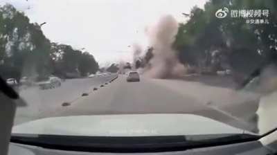 Manhole covers simultaneous explosions