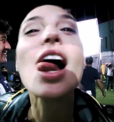 Imagine Gal Gadot doing this on your cock