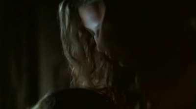 Piper Perabo and Jessica Parè (Lost and Delirious)