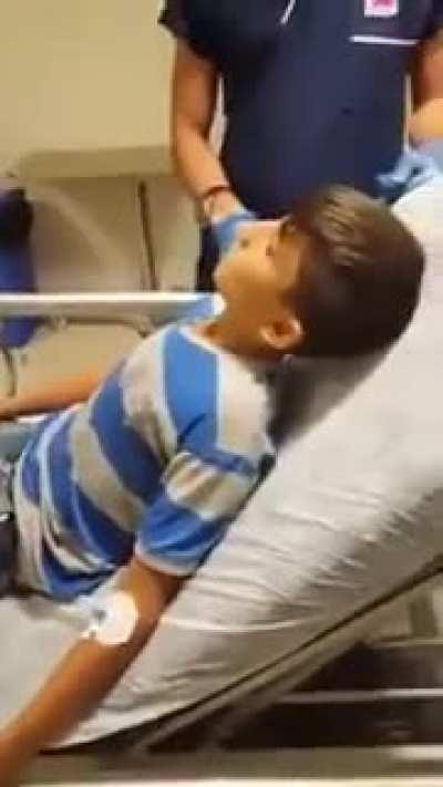 Человек-свисток, человек-свисток, его преследует тяжёлый рок... А.Варум