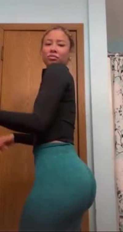 Lexie knows what she's doing 🥜