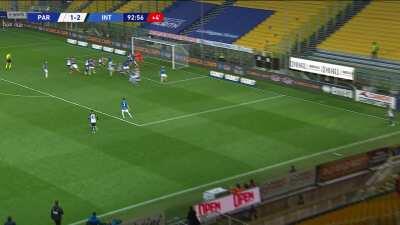 Conte congratulating Hakimi for his effort... in a Conte-esque way