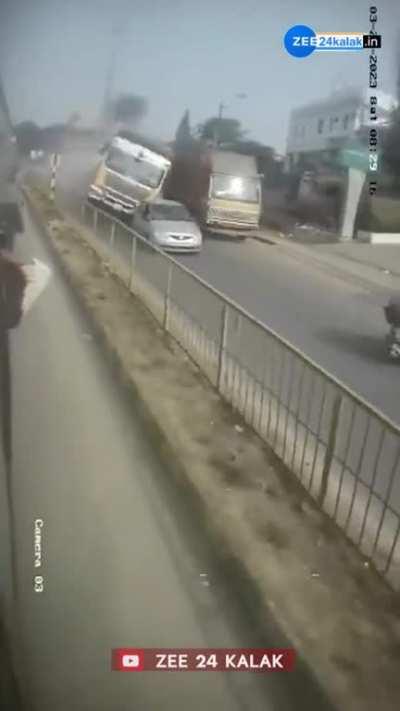 Extreme truck accident 