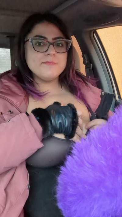 Waiting in the parking lot, finding ways to amuse myself [OC][GIF]