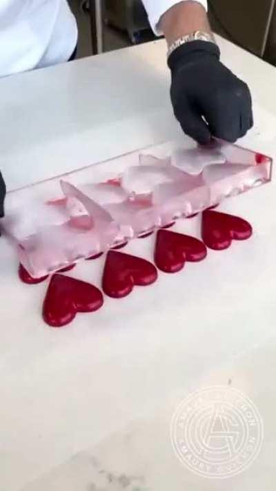 Who tf would want to use fondant when this actually tastes good and still looks nicer