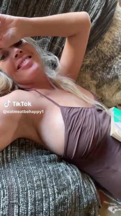 Sideboob😍🍈🍈