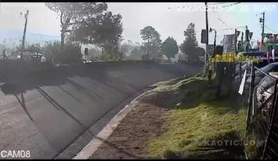 Man gets hit by a car, then casually walks as if nothing happened (Guatemala)