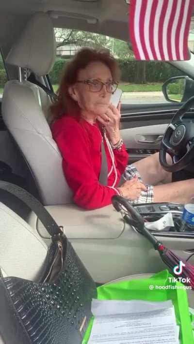 This lady done fucked up treating hoodfishing like this