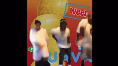 Yoooo the funny daisies