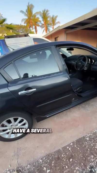 La Jenny y el Brian se compran su primer auto en Australia