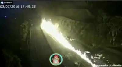 Cheiro de pneu queimado