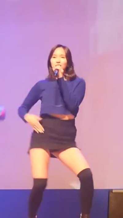 Mina serving us the whole cake 🍑