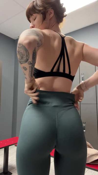 Changing room jiggle