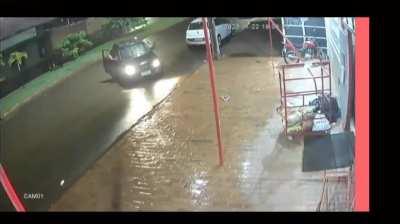 Stepfather assaults mother, so her daughter goes for revenge.