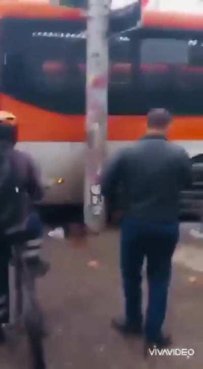 Your work bus is late? Don't lose your head.