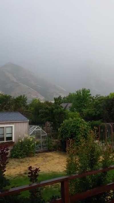 Rain, thunder, and mountains.