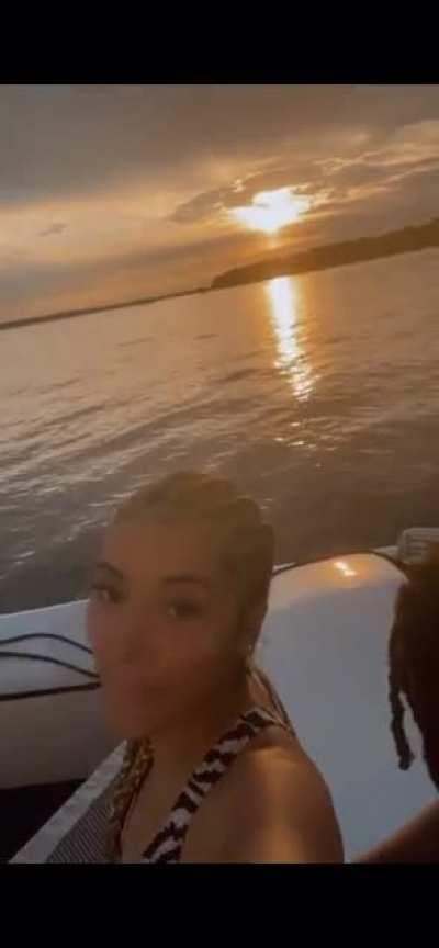 Ignore this lucky ass douchebag 😒