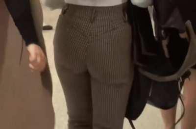 Best...ass...ever 💛