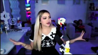 Cuando no tiene espectadores 💗🫣