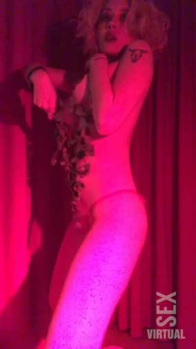 Para los que les guste está putarraca Milita Bora