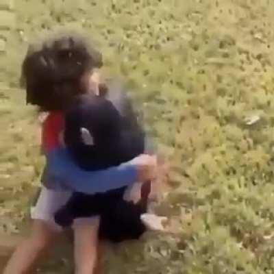 muquinha, poderia me explicar isso? acho q não pega bem fazer isso com crianças 👏