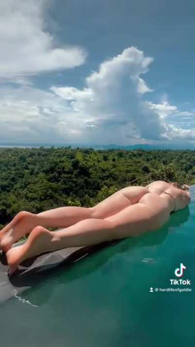 @hardlifeofgoldie island life