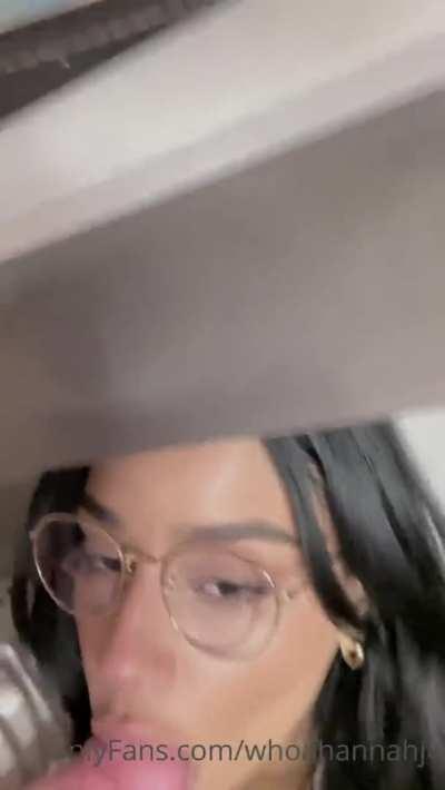 Sexfriend under table