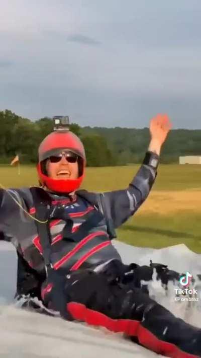 smoothest parachute landing I've ever seen