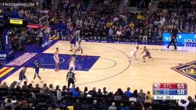 [Highlight] Steph Curry routinely bullying Kevin Huerter all game