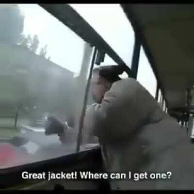 Ótima jaqueta! Onde posso arranjar um?