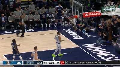 [Highlight] Jarred Vanderbilt picks Jalen Brunson’s pocket then gets a slam dunk