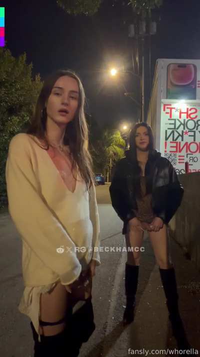 those two Pissing Beauties 😍🤤